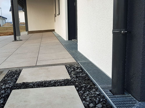 Fassadenrinne an Terrasse